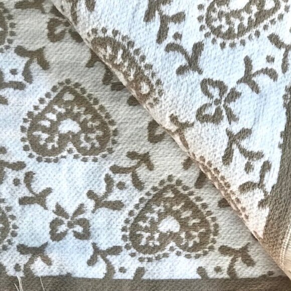 SHABBY CHIC FLUFFY WHITE/BEIGE HEARTS & BOWS 50x70 DECORATIVE THROW BLANKET- NWT